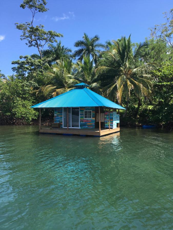 Tierra Oscura El Toucan Loco Floating Lodges المظهر الخارجي الصورة