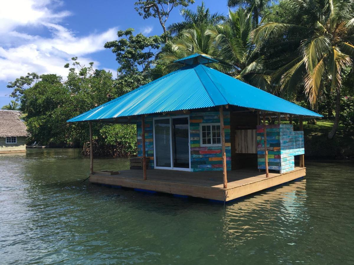 Tierra Oscura El Toucan Loco Floating Lodges المظهر الخارجي الصورة