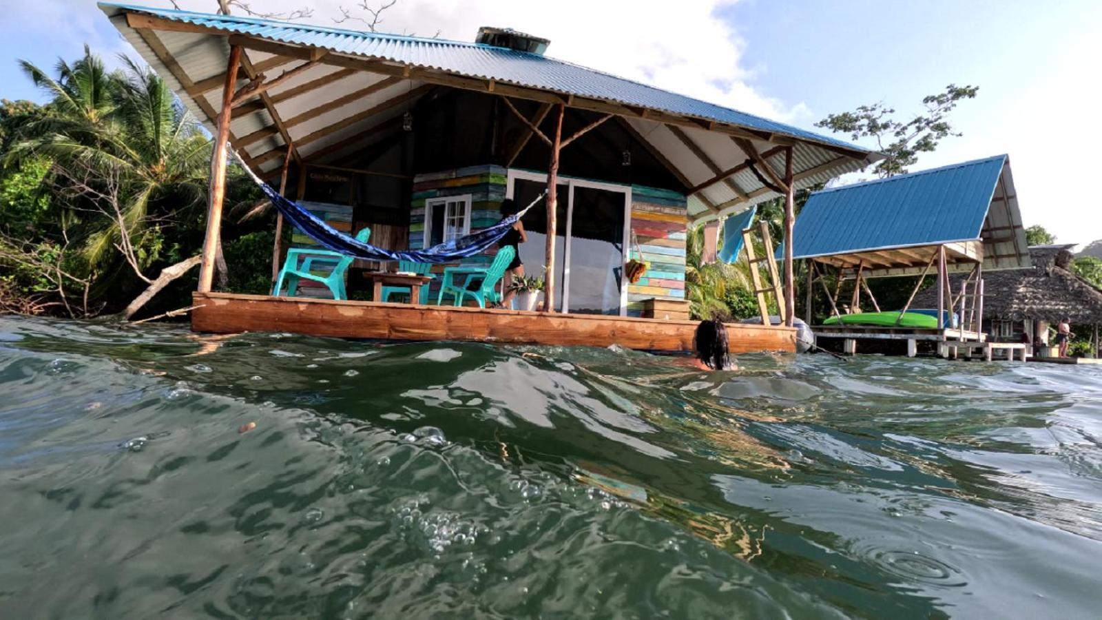Tierra Oscura El Toucan Loco Floating Lodges المظهر الخارجي الصورة